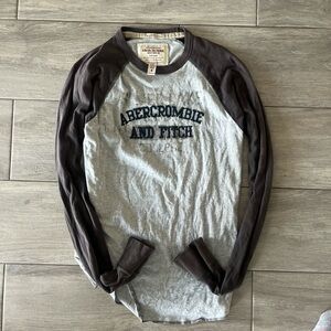 Abercrombie & Fitch Gray with Dark Sleeves Men's Tee